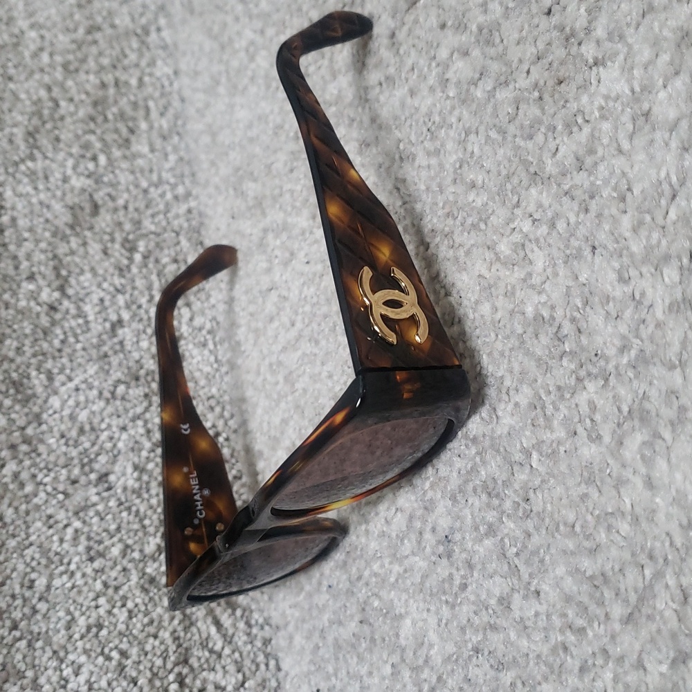 Chanel Tortoiseshell Sunglasses AUTHENTIC - Picture 3 of 12